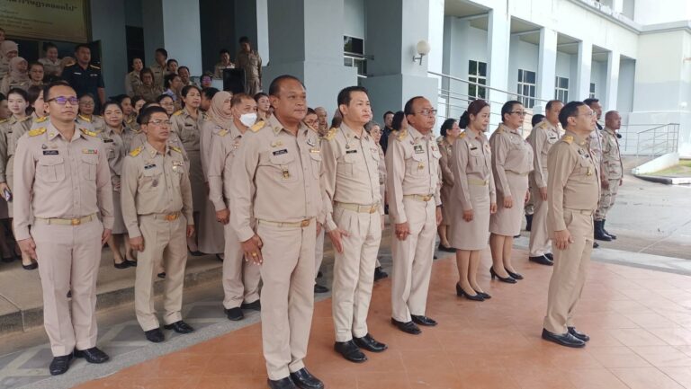 บุคลากรเข้าร่วมกิจกรรมวันเคารพธงชาติประจำเดือน